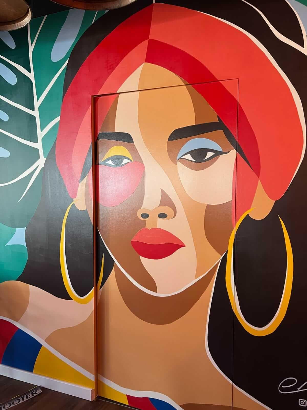 Peinture d'un visage sur un mur